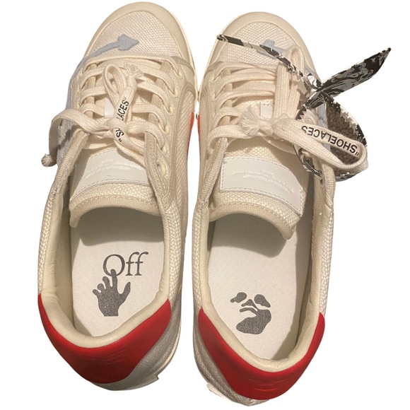 Off-White Vulcanized low-top sneakers - Picture 8 of 13